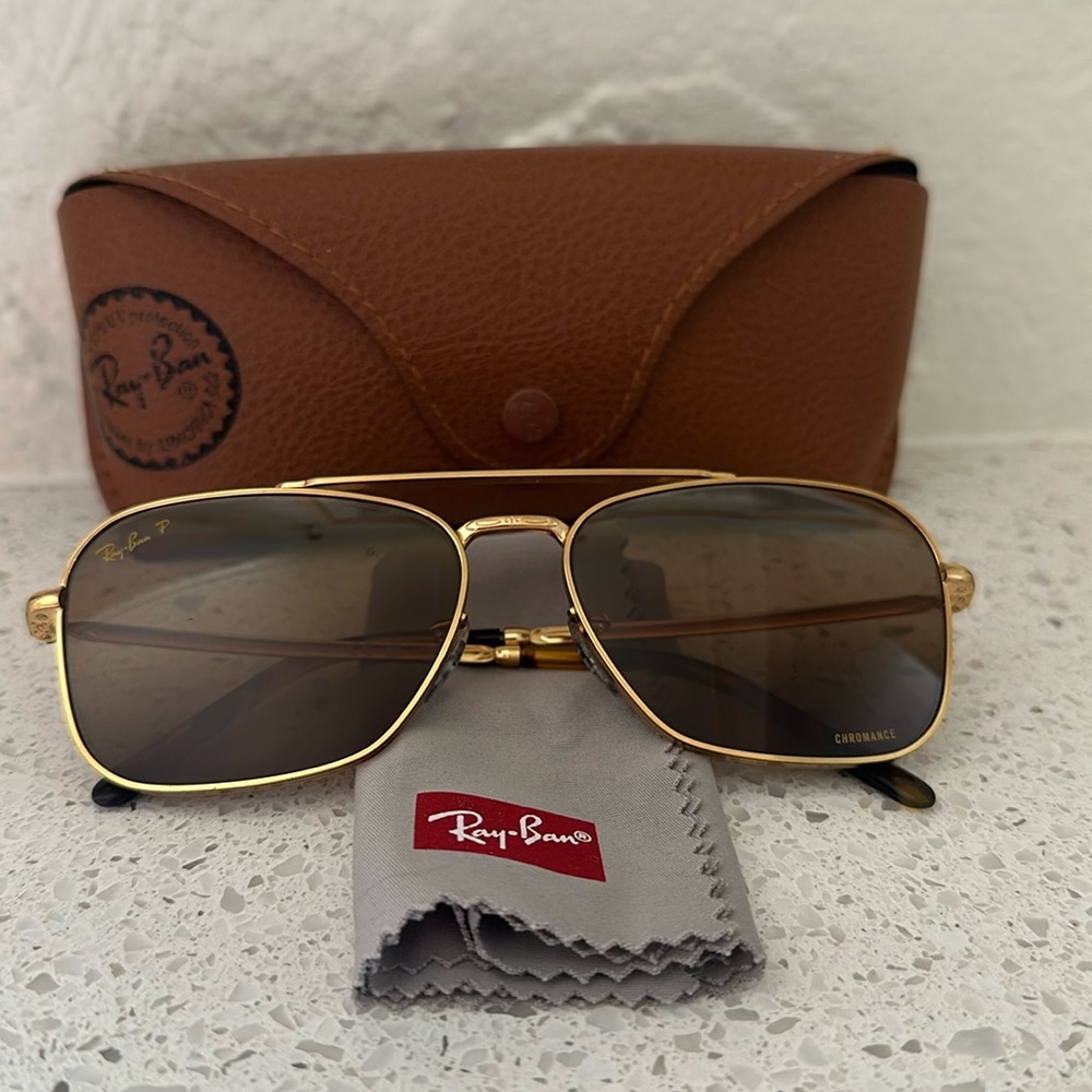 Ray-Ban New Caravan in polished gold with green polarized lenses